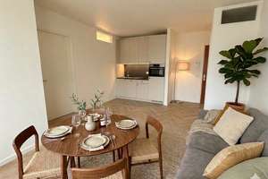 Sehr ruhige Wohnung zum Innenhof mit EBK, Abstellkammer, Balkon und Waschmaschinenanschluss! – Otto-Franke-Straße 45, 12489 Adlershof, Berlin – Vorschaubild 1