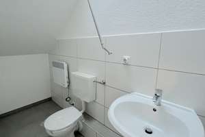 *E*I*N*F*A*C*H* aber *G *U*T* - 2 Zimmer Dachgeschoß Wohnung in Wiesbaden zu vermieten! – Die vollständige Adresse der Immobilie erhältst du vom Anbieter., 65185 Westend / Bleichstraße, Wiesbaden – Vorschaubild 5