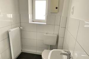 Anmieten und 500 EUR WM-Prämiengutschein sichern! 2-Zi-Wohnung mit Balkon, neuem Bad sowie Vinylbode – Uthmannstraße 9, 47057 Neudorf-Süd, Duisburg – Vorschaubild 4