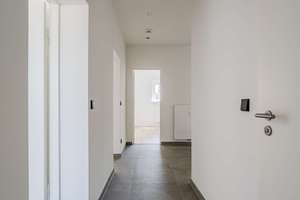 Sonnenbalkon trifft Kudamm-Blick - Hochwertig modernisierte 4 Zimmerwohnung ! – Sybelstraße 56, 10629 Charlottenburg, Berlin – Vorschaubild 24