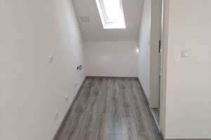 Neuwertige 1-Zimmer-DG-Wohnung mit Küche, Bad und separatem Abstellraum  – Hans-Zöller-Straße 2, 55130 Laubenheim, Mainz – Vorschaubild 5