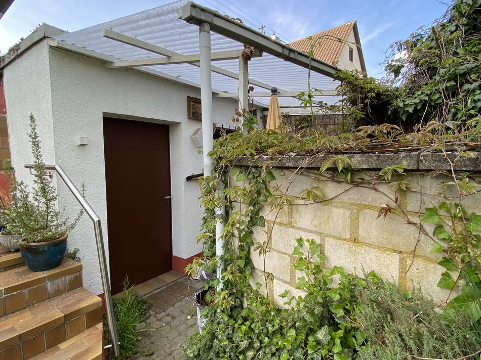 Werkstatt hinter der Garage