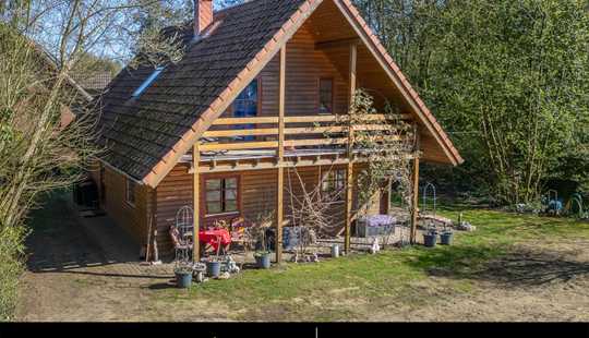 Bild von Charmant und Effizient: Ihr neues Zuhause aus Holz im Grünen