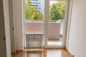 Naturnahe 3-Zimmer-Wohnung mit großem Balkon in Kronberg – Auf der Heide 6, 61476 Kronberg im Taunus – Vorschaubild 6