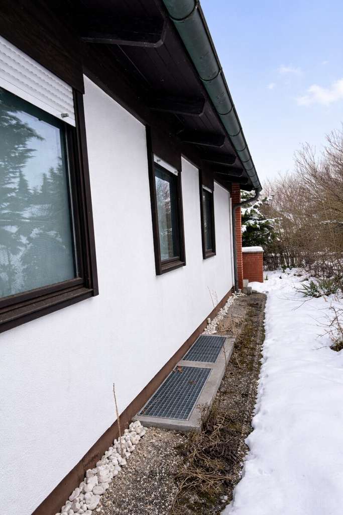 Immobilie in Aurachtal - Bungalow mit viel Potenzial auf großzügigem Grundstück – Terrasse, Keller & Top Lage - Bild 2