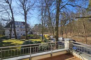 Einmalige Lage zwischen Krumme Lanke und Schlachtensee!
 3-Zimmer-Wohnung mit großer Südwestterrass