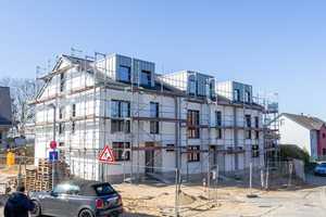 Neubauprojekt:
Attraktives Reiheneckhaus in Oekoven
- Erstbezug im Sommer 2023
- Bereits im Bau – Neuss (Rhein-Kreis) – Vorschaubild 1