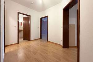 Komfortables City-Apartment mit Aufzug und zwei Tiefgaragenplätzen – Die vollständige Adresse der Immobilie erhältst du vom Anbieter., 54290 Mitte/Gartenfeld, Trier – Vorschaubild 4