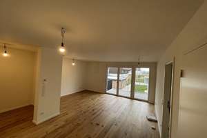 In Neufahrn b. Freising: Gepflegte 2-Zimmer-Wohnung – voll möbliert, mit Balkon, TG-Stellplatz & gro – Thomas-Mann-Str. 3-11,, 85375 Neufahrn bei Freising – Vorschaubild 4