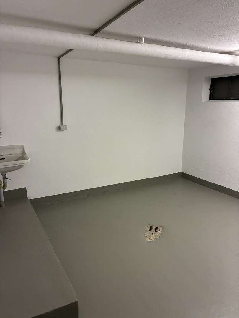 Immobilie in Markt Erlbach - Einfamilienhaus mit Balkon, Keller, 2 Garagen, 3 Carports und Hobbyraum (346 m² Wohn- u. Nutzfläche) - Bild 7