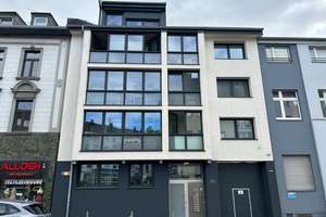 Schöne Wohnung in zentraler Lage mit Loggia und Balkon
