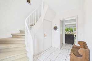 Ein Zuhause mit wahrem Charakter: Großzügiges Familiendomizil mit Gartenidylle mitten in Wiesbaden – Die vollständige Adresse der Immobilie erhältst du vom Anbieter., 65193 Sonnenberg, Wiesbaden – Vorschaubild 11