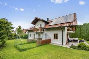 Ruhig gelegenes Zweifamilienhaus mit großzügigem Garten - Ideal für Familien & Kapitalanleger! – Die vollständige Adresse der Immobilie erhältst du vom Anbieter., 94577 Winzer – Vorschaubild 2