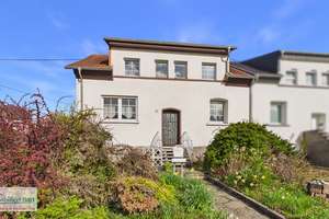 GRENZNÄHE LUXEMBURG:
WOHNHAUS IN ORSCHOLZ MIT 3 SCHLAFZIMMERN UND WINTERGARTEN SOWIE GARTEN – Die vollständige Adresse der Immobilie erhältst du vom Anbieter., 66693 Mettlach – Vorschaubild 2