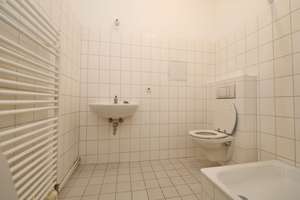 RUHIGER RÜCKZUGSORT IN BELIEBTER KIEZ-LAGE - NETTE COMMUNITY - BALKON MIT BLICK INS GRÜNE – Weserstr. 203, 12047 Neukölln (Ortsteil), Berlin – Vorschaubild 9
