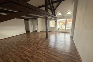 Zentrale Altbauwohnung mit hohen Decken