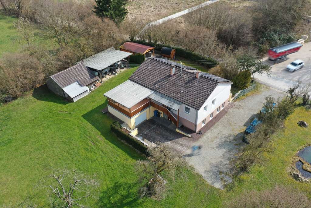Immobilie in Finningen - Tierhalter u. Familien aufgepasst! Einfamilienhaus mit Einliegerwohnung, Nebengebäuden und 3600m2 ! - Bild 3