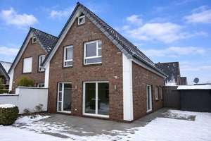 Haus gesucht? Zuhause gefunden!  – Minna-Hemken-Str. 18 b, 26655 Westerstede – Vorschaubild 1