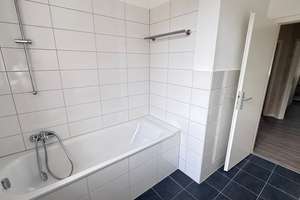Frei ab 01.07. ! Teil- Renovierte.2,5-Raum- WE im 1.OG mit Balkon ! ** PROVISIONSFREI ! ** – Am Himgesberg 3, 47259 Hüttenheim, Duisburg – Vorschaubild 11