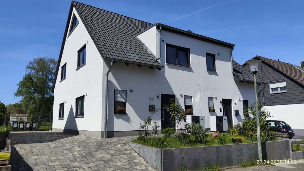 Günstige 4,5-Raum-Doppelhaushälfte mit gehobener Innenausstattung in Bottrop Batenbrock-Süd