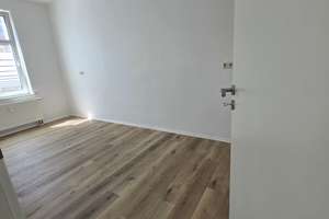 Helle 2-Zimmer-Wohnung mit Tageslichtbad in Leipzig-Volkmarsdorf – 4315 Volkmarsdorf, Leipzig – Vorschaubild 1