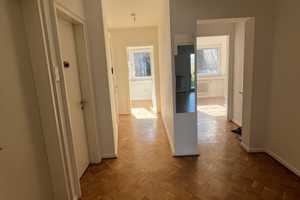 Ansprechende 4-Raum-Wohnung mit Balkon in Siegens bester Lage mit Blick ins Grüne – Siegen-Wittgenstein (Kreis) – Vorschaubild 4