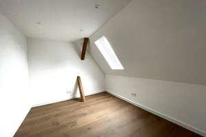 175 m² Altbaujuwel: sofort einziehen, Balkon, Traum-Wohnküche, zzgl. ca. 60 m² ausgebautes DG – Die vollständige Adresse der Immobilie erhältst du vom Anbieter., 30419 Herrenhausen, Hannover – Vorschaubild 15
