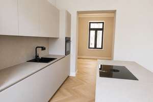 ALTBAU, ABER ANDERS – 4 Zimmer mit Stuck, Kochinsel und Balkon in Pempelfort – Die vollständige Adresse der Immobilie erhältst du vom Anbieter., 40477 Pempelfort, Düsseldorf – Vorschaubild 3