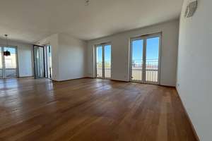 Exklusive 2-Zimmer-Penthousewohnung (91,5 m²) mit großer Dachterrasse direkt am Europagarten – Niedernhausener Straße 53, 60326 Gallus, Frankfurt am Main – Vorschaubild 2