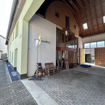 Preisgekröntes Architekten-Haus mit enorm viel Platz, Weitblick & eigenem Wald beim Naturpark