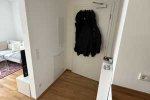 Stilvolle 2-Zimmer-Wohnung mit gehobener Innenausstattung mit Balkon und EBK in Nürnberg – Äußere Laufer Gasse 9, 90403 Nürnberg – Vorschaubild 2