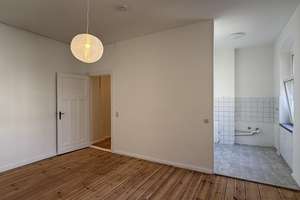 Helle bezugsfreie 1-Zimmer Altbauwohnung in der Nähe vom Schlosse Charlottenburg (provisionsfrei)