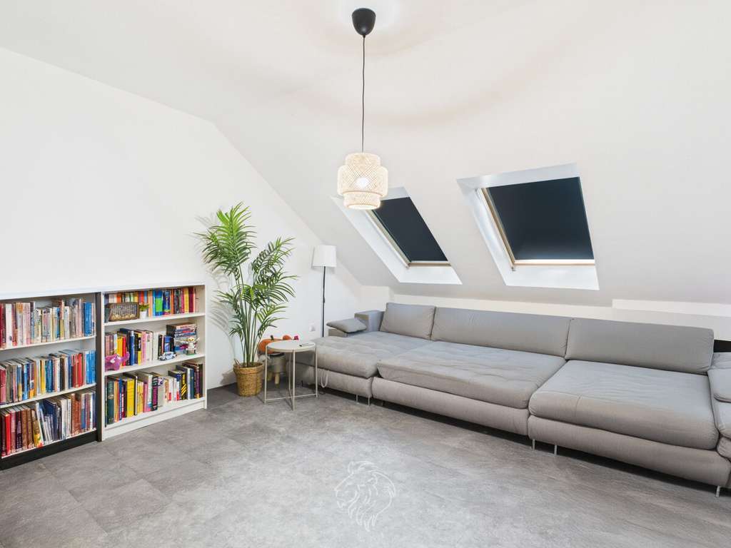 Immobilie in Gerbrunn - Kapitalanlage in WÜ-Gerbrunn: Gepflegtes Mehrfamilienhaus // 6 Einheiten // stabile Mieteinnahmen - Bild 1