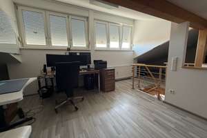 Außergewöhnliche 117-m²-Maisonette mit Galerie und großer Sonnenterrasse – Bocksdornweg 62, 76149 Neureut, Karlsruhe – Vorschaubild 12