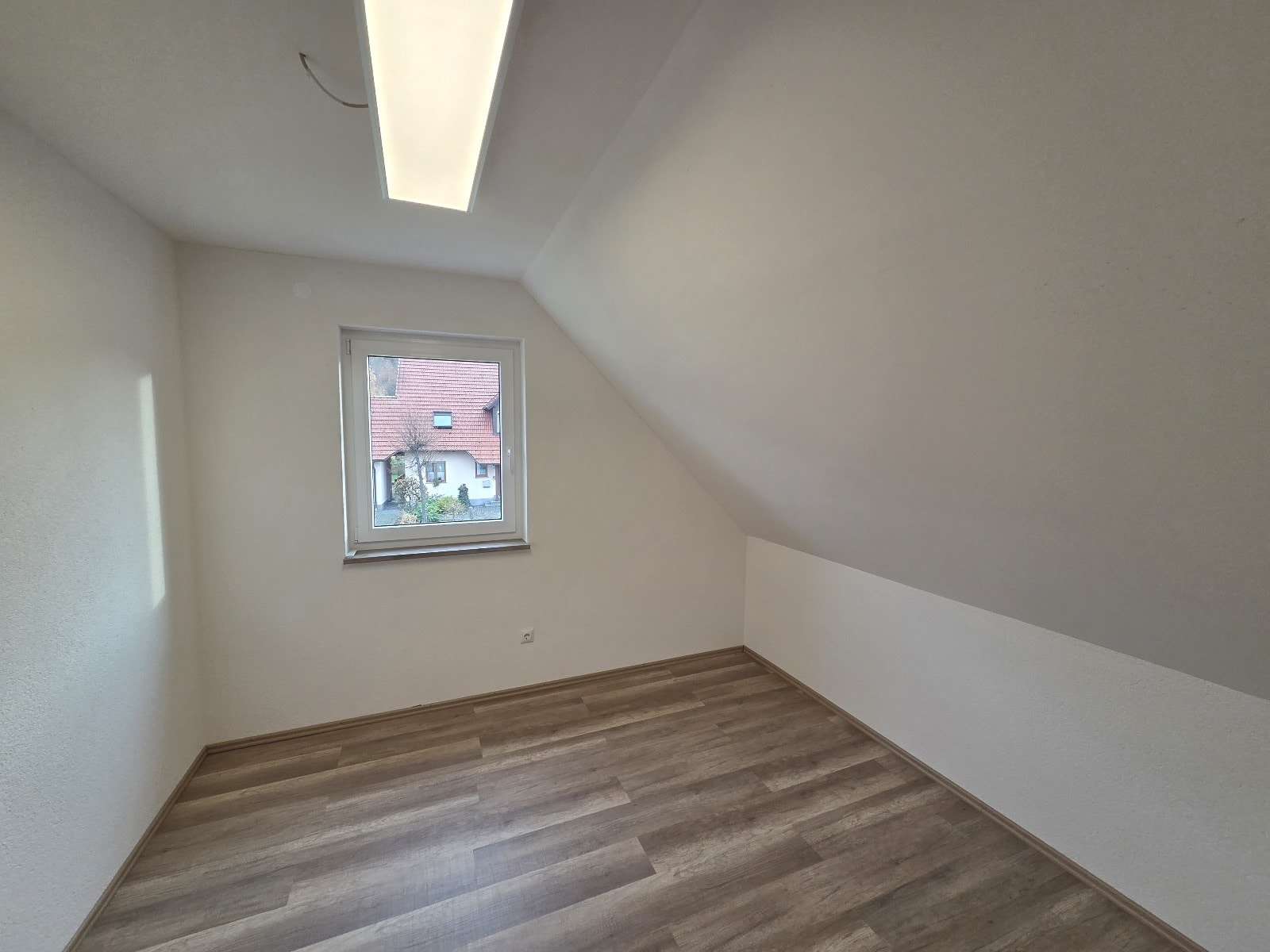 Immobilie in Rauhenebrach - Junges und großes EFH in ruhiger, sonniger Siedlungslage (Wfl. 220 m² / Grund 949 m²) mit Doppelg - Bild 5