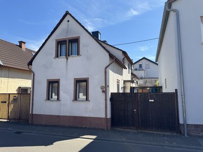 Einfamilienhaus mit Hof und Garten