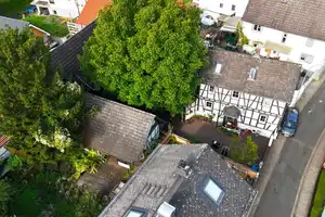 Romantisches Refugium mit Pioniergeist: Charming Hofreite mit Fachwerkhaus, Nebengebäude und Scheune – Main-Kinzig-Kreis – Vorschaubild 1