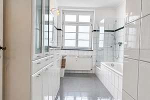 Großzügige Altbauwohnung mit Balkon & Stellplatz in Krefeld-Uerdingen – 47829 Uerdingen, Krefeld – Vorschaubild 9