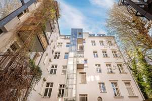 Sofort bezugsfreie 1 Zimmer Wohnung im sanierten Altbau mit Dielen und Fahrstuhl  (provisionsfrei) – Schustehrusstraße 29, 10585 Charlottenburg, Berlin – Vorschaubild 2