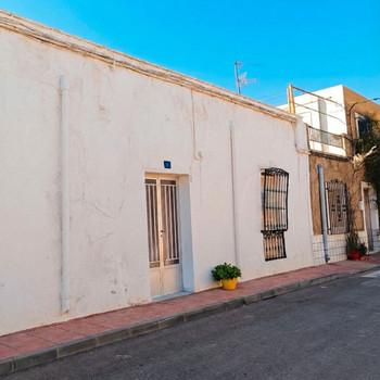 Renovierungsbedürftiges Haus in Lucainena de las Torres