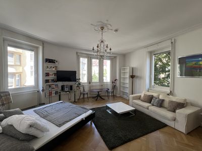 Modern möblierte 4-Zimmer-Wohnung mit Balkon in zentraler Lage von Stuttgart-West