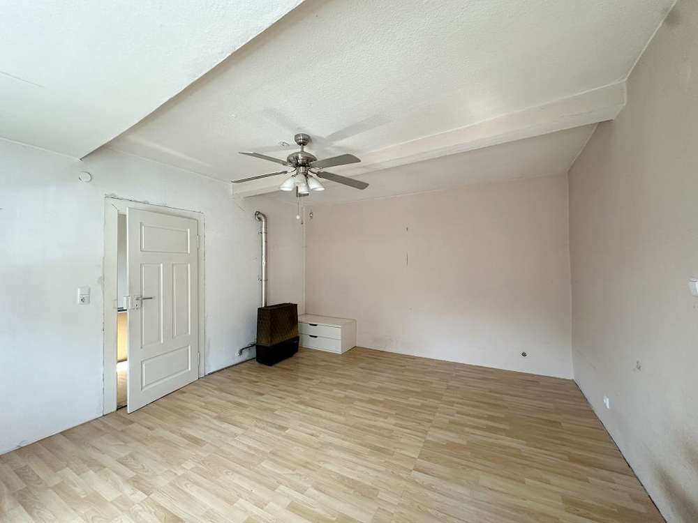 Immobilie in Böhl-Iggelheim - Spitzenpreis: Renovierungsbedürftiges Haus mit großem Grundstück, Innenhof und ausbaufähiger Scheune - Bild 8