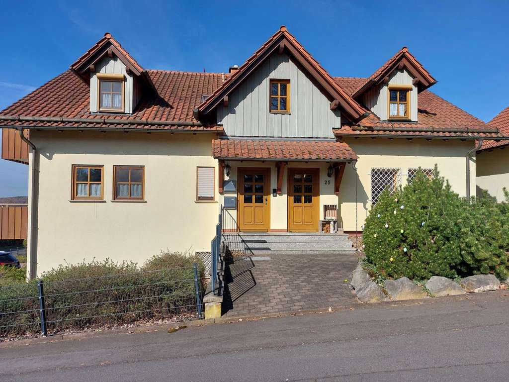 Immobilie in Kirchheim - Vielseitiges Raumangebot: Mehrfamilienhaus in Kirchheim - Bild 0
