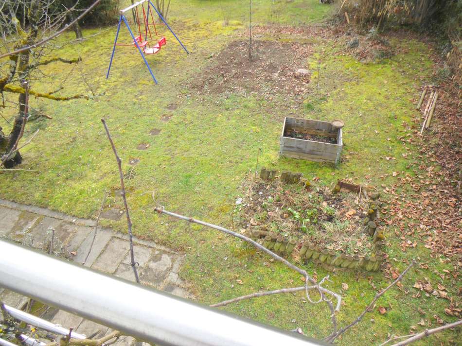 Blick vom Balkon in den Garten