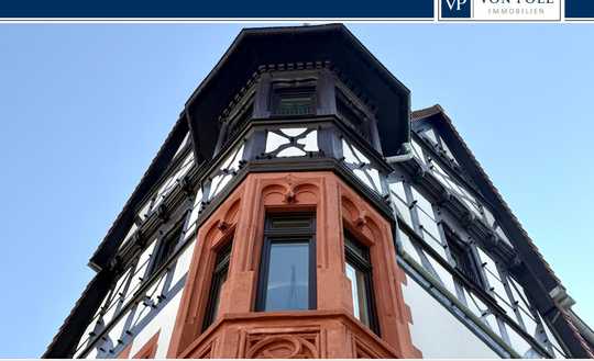 Stilvoll sanierte Beletage mit großzügigem Balkon in begehrter Lage