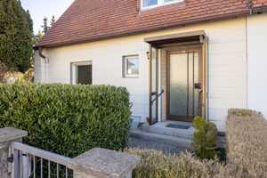 Geräumige Doppelhaushälfte mit Wintergarten und Potenzial zum Wohlfühlzuhause – Neu-Ulm (Kreis) – Vorschaubild 2
