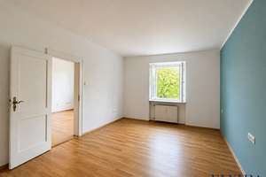 ELVIRA, Schwabing: 
Charmanter 3-Zimmer-Altbau in Bestlage mit großer Küche und viel Potenzial – Die vollständige Adresse der Immobilie erhältst du vom Anbieter., 80796 Neuschwabing, München – Vorschaubild 1