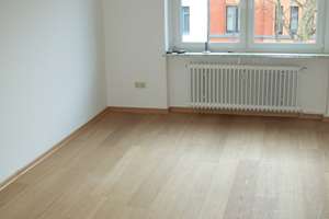 !Gemütliche & moderne Altbauwohnung mit großer Wohnküche, Balkon und Garten am nördl. Rand der City!