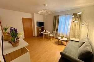 Frisch saniert und möbliert: 2-Zimmer-Erdgeschosswohnung mit Balkon in Dresden-Großzschachwitz