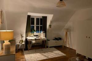 Charmante 3-Zimmer Maisonette Wohnung mit Balkon im 4.  und 5. OG in Würzburg-Neumünster – Karmelitenstraße 22, 97070 Altstadt, Würzburg – Vorschaubild 2